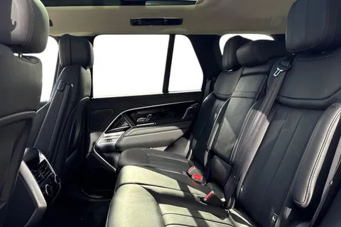 4 of 51 for Land Rover Range Rover 3.0 D300 HSE 5dr