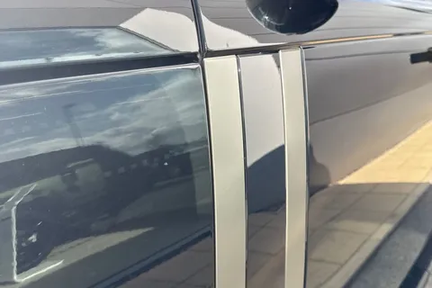 29 of 51 for Land Rover Range Rover 3.0 D300 HSE 5dr