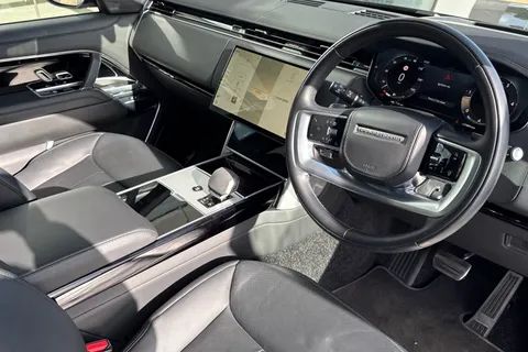 32 of 51 for Land Rover Range Rover 3.0 D300 HSE 5dr