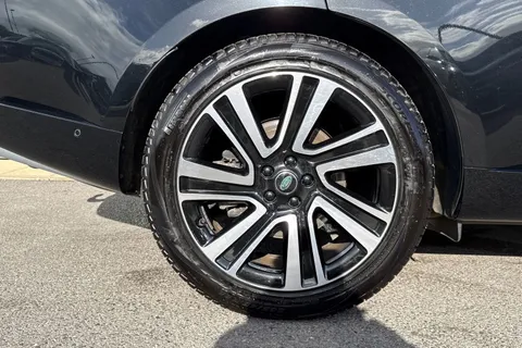 34 of 51 for Land Rover Range Rover 3.0 D300 HSE 5dr