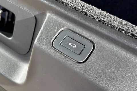 38 of 51 for Land Rover Range Rover 3.0 D300 HSE 5dr