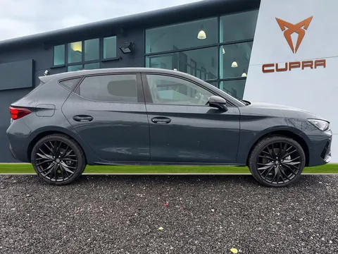  CUPRA Leon 1.5 eTSI Shadow Edition DSG Euro 6 (s/s) 5dr Thumbnail #3