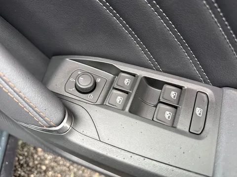  CUPRA Leon 1.5 eTSI Shadow Edition DSG Euro 6 (s/s) 5dr Thumbnail #17