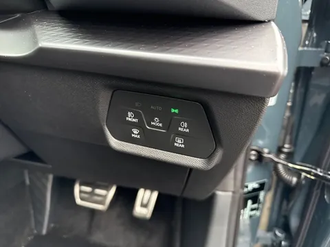  CUPRA Leon 1.5 eTSI Shadow Edition DSG Euro 6 (s/s) 5dr Thumbnail #29