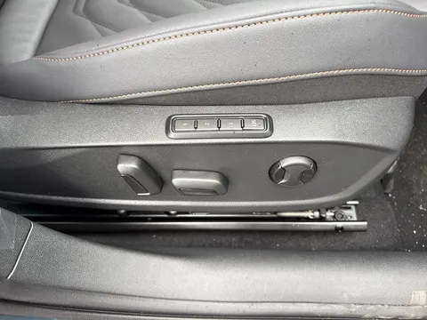  CUPRA Leon 1.5 eTSI Shadow Edition DSG Euro 6 (s/s) 5dr Thumbnail #30