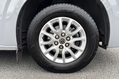 DG75BXS Volkswagen Transporter 2.0 TDI 110 Commerce Pro Van Thumbnail #10