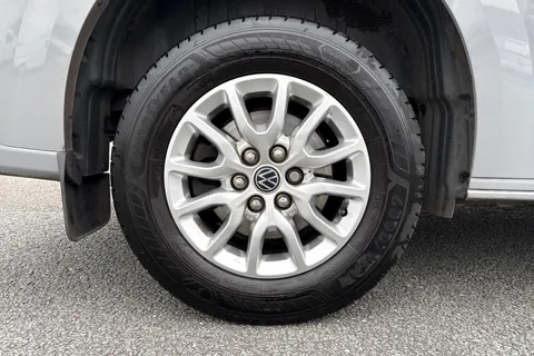 DG75BXS Volkswagen Transporter 2.0 TDI 110 Commerce Pro Van Thumbnail #11