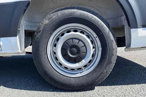 KY25PFZ Volkswagen Crafter 2.0 TDI 140PS Commerce High Roof Van Thumbnail #12