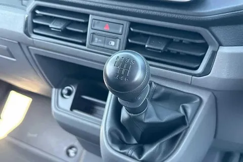 KY25PFZ Volkswagen Crafter 2.0 TDI 140PS Commerce High Roof Van Thumbnail #23