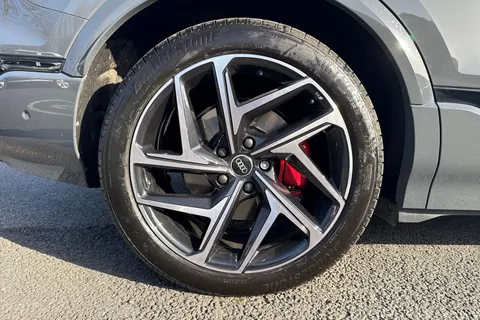 PJ75EAA Audi Q6 E-Tron Q6 SUV Edition 1 e-tron quattro 285,00 kW Thumbnail #11