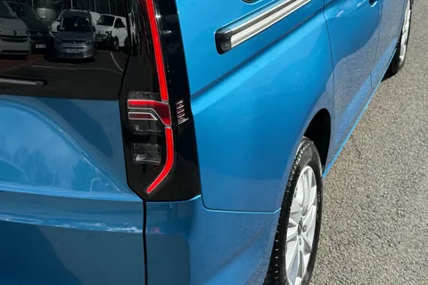 39 of 63 for Volkswagen Caddy Maxi 2.0 TDI 122 Life 5dr DSG 7 Seats