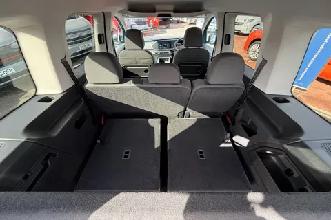42 of 63 for Volkswagen Caddy Maxi 2.0 TDI 122 Life 5dr DSG 7 Seats