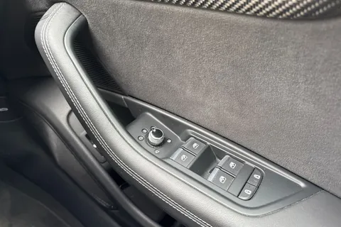 21 of 65 for Audi RS 4 Avant 2.9 TFSI V6 Carbon Black Tiptronic quattro Euro 6 (s/s) 5dr