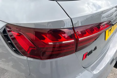 25 of 65 for Audi RS 4 Avant 2.9 TFSI V6 Carbon Black Tiptronic quattro Euro 6 (s/s) 5dr