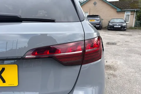 26 of 65 for Audi RS 4 Avant 2.9 TFSI V6 Carbon Black Tiptronic quattro Euro 6 (s/s) 5dr