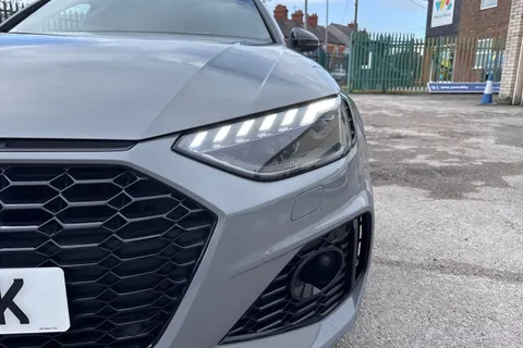 34 of 65 for Audi RS 4 Avant 2.9 TFSI V6 Carbon Black Tiptronic quattro Euro 6 (s/s) 5dr