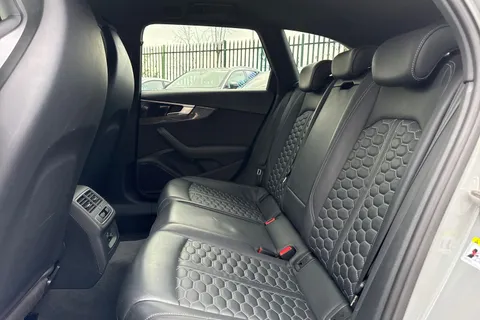 37 of 65 for Audi RS 4 Avant 2.9 TFSI V6 Carbon Black Tiptronic quattro Euro 6 (s/s) 5dr