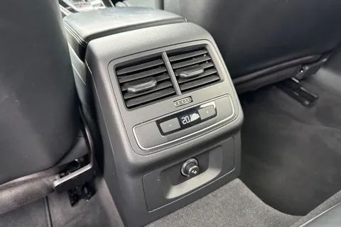 39 of 65 for Audi RS 4 Avant 2.9 TFSI V6 Carbon Black Tiptronic quattro Euro 6 (s/s) 5dr