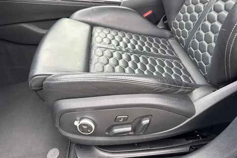 41 of 65 for Audi RS 4 Avant 2.9 TFSI V6 Carbon Black Tiptronic quattro Euro 6 (s/s) 5dr