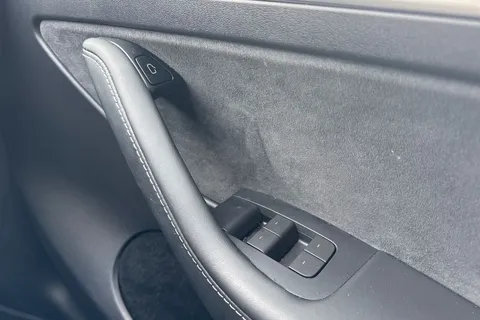 ML23OPM Tesla Model Y (Dual Motor) Long Range Auto 4WDE 5dr Thumbnail #21