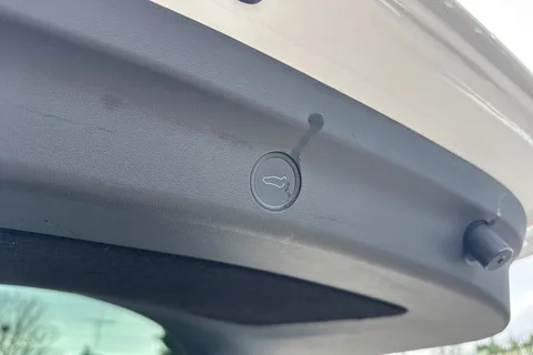 ML23OPM Tesla Model Y (Dual Motor) Long Range Auto 4WDE 5dr Thumbnail #28