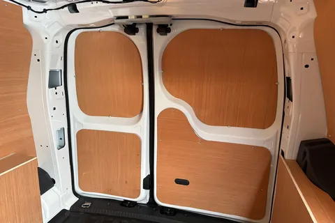 BW25AVV Volkswagen Caddy 2.0 TDI 122PS Commerce Pro Van DSG Thumbnail #18