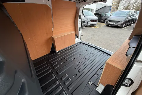 BW25AVV Volkswagen Caddy 2.0 TDI 122PS Commerce Pro Van DSG Thumbnail #44