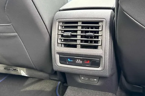 DA25CWX Volkswagen Golf 2.0 TSI 333 R 4Motion 5dr DSG Thumbnail #42