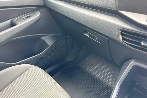 DG75BWJ Volkswagen Caddy 2.0 TDI 102PS Commerce Pro Van [Tech Pack] Thumbnail #14