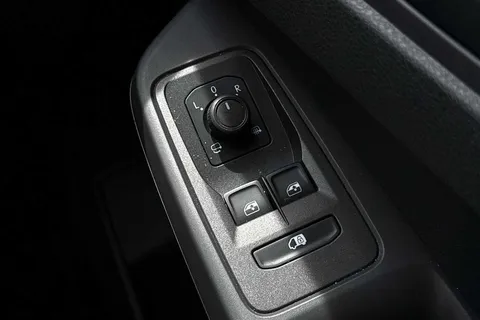 DG75BWJ Volkswagen Caddy 2.0 TDI 102PS Commerce Pro Van [Tech Pack] Thumbnail #41