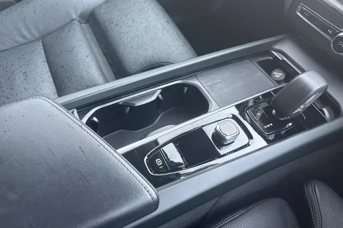 RV74FKE Volvo Xc60 2.0 B5 MHEV Plus Auto AWD Euro 6 (s/s) 5dr Thumbnail #23