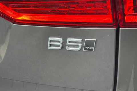 RV74FKE Volvo Xc60 2.0 B5 MHEV Plus Auto AWD Euro 6 (s/s) 5dr Thumbnail #25