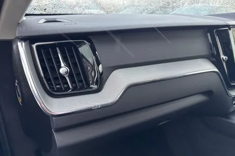 RV74FKE Volvo Xc60 2.0 B5 MHEV Plus Auto AWD Euro 6 (s/s) 5dr Thumbnail #30