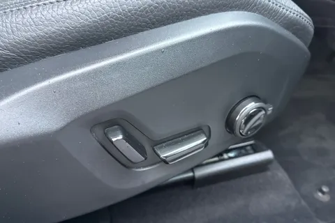 RV74FKE Volvo Xc60 2.0 B5 MHEV Plus Auto AWD Euro 6 (s/s) 5dr Thumbnail #33