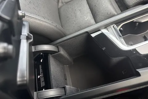 RV74FKE Volvo Xc60 2.0 B5 MHEV Plus Auto AWD Euro 6 (s/s) 5dr Thumbnail #39