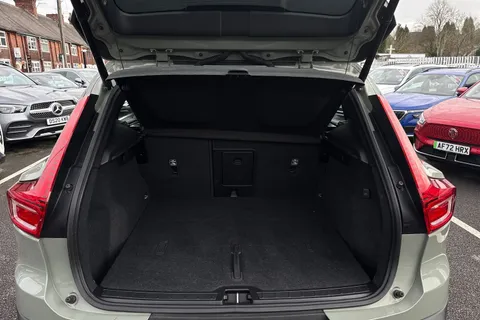 DS72XJT Volvo Xc40 2.0 B3 MHEV Plus Dark DCT Auto Euro 6 (s/s) 5dr Thumbnail #11