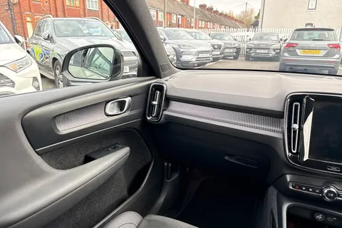 DS72XJT Volvo Xc40 2.0 B3 MHEV Plus Dark DCT Auto Euro 6 (s/s) 5dr Thumbnail #16