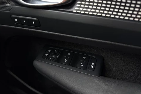 DS72XJT Volvo Xc40 2.0 B3 MHEV Plus Dark DCT Auto Euro 6 (s/s) 5dr Thumbnail #19