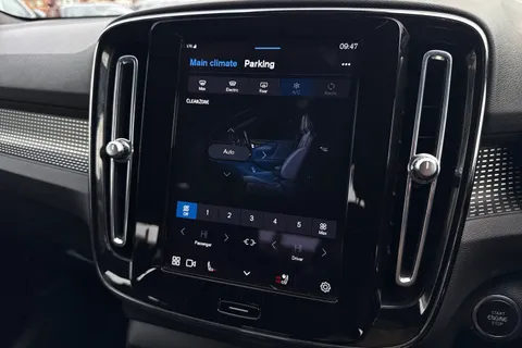 DS72XJT Volvo Xc40 2.0 B3 MHEV Plus Dark DCT Auto Euro 6 (s/s) 5dr Thumbnail #20