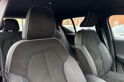 DS72XJT Volvo Xc40 2.0 B3 MHEV Plus Dark DCT Auto Euro 6 (s/s) 5dr Thumbnail #22