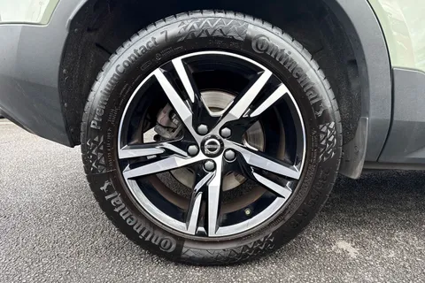 DS72XJT Volvo Xc40 2.0 B3 MHEV Plus Dark DCT Auto Euro 6 (s/s) 5dr Thumbnail #25