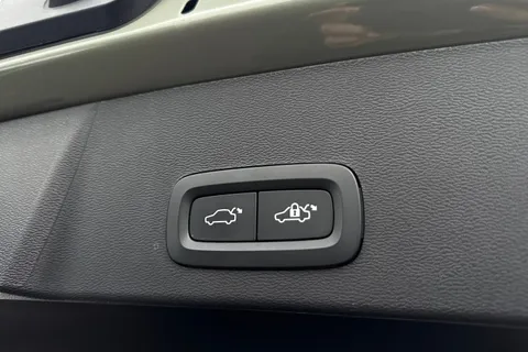 DS72XJT Volvo Xc40 2.0 B3 MHEV Plus Dark DCT Auto Euro 6 (s/s) 5dr Thumbnail #26