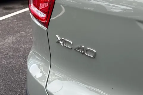 DS72XJT Volvo Xc40 2.0 B3 MHEV Plus Dark DCT Auto Euro 6 (s/s) 5dr Thumbnail #27