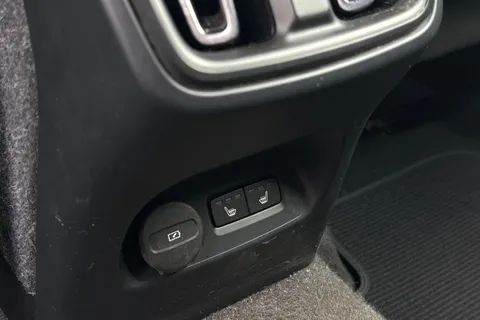 DS72XJT Volvo Xc40 2.0 B3 MHEV Plus Dark DCT Auto Euro 6 (s/s) 5dr Thumbnail #29