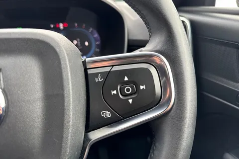 DS72XJT Volvo Xc40 2.0 B3 MHEV Plus Dark DCT Auto Euro 6 (s/s) 5dr Thumbnail #35