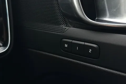 DS72XJT Volvo Xc40 2.0 B3 MHEV Plus Dark DCT Auto Euro 6 (s/s) 5dr Thumbnail #36