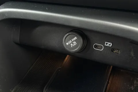 DS72XJT Volvo Xc40 2.0 B3 MHEV Plus Dark DCT Auto Euro 6 (s/s) 5dr Thumbnail #37