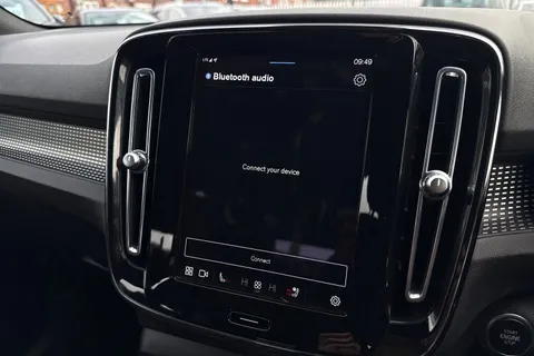 DS72XJT Volvo Xc40 2.0 B3 MHEV Plus Dark DCT Auto Euro 6 (s/s) 5dr Thumbnail #40