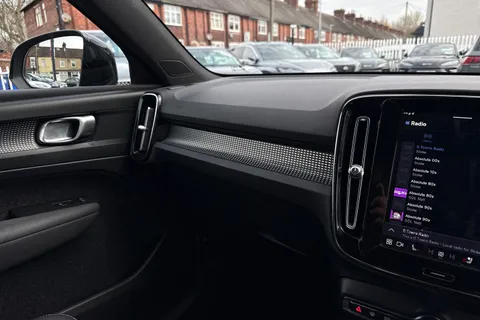 DS72XJT Volvo Xc40 2.0 B3 MHEV Plus Dark DCT Auto Euro 6 (s/s) 5dr Thumbnail #42