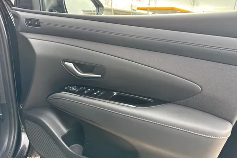 DY74TRZ Hyundai Tucson 1.6 T-GDi 13.8kWh Ultimate Auto 4WD Euro 6 (s/s) 5dr Thumbnail #22